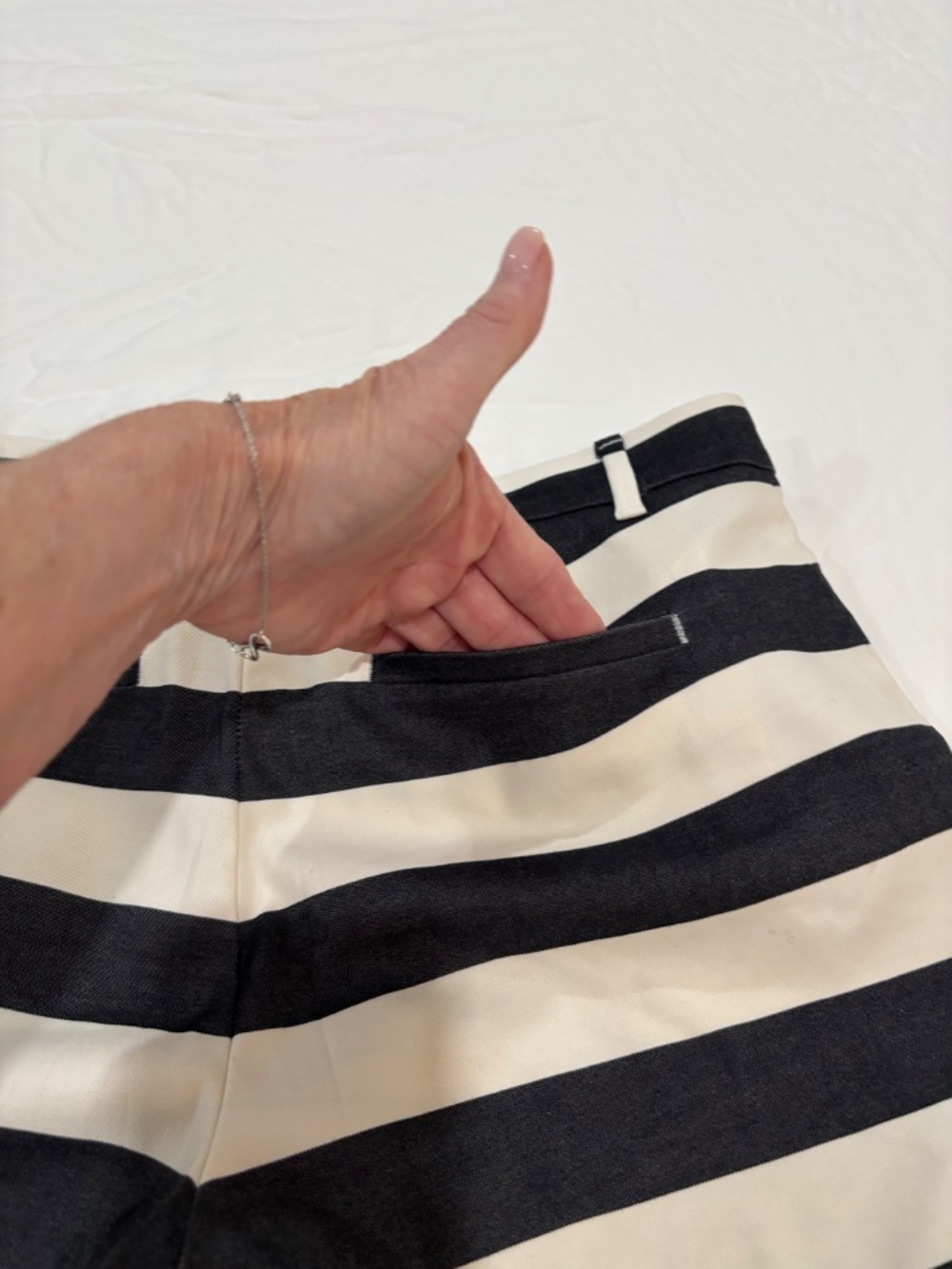 WOMENS BANANA REPUBLIC SHORTS - Picture 6 of 7